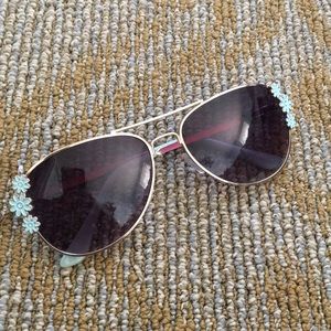 Claire’s aviator sunglasses